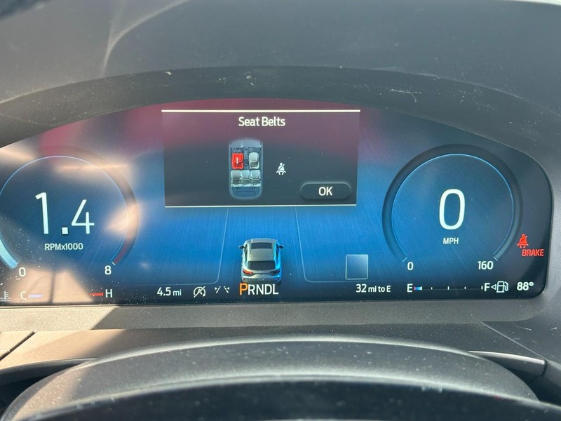 Ford Escape Vehicle Full-screen Gallery Image 15