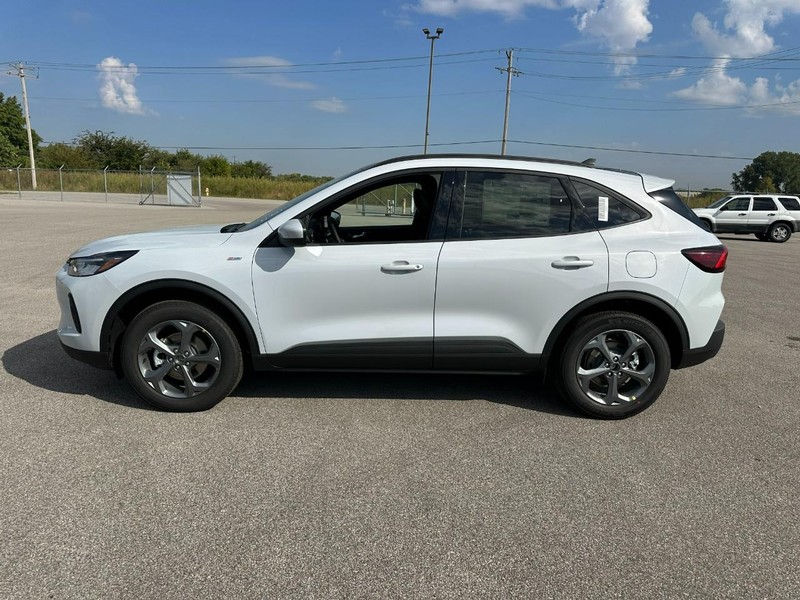 Ford Escape Vehicle Full-screen Gallery Image 2