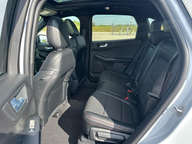 Ford Escape Vehicle Full-screen Gallery Image 4