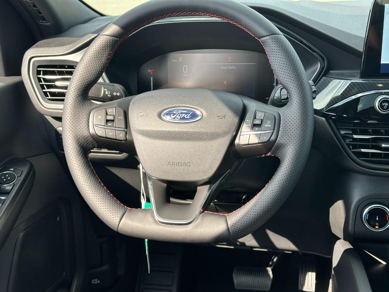 Ford Escape Vehicle Full-screen Gallery Image 7