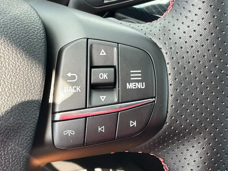 Ford Escape Vehicle Full-screen Gallery Image 13