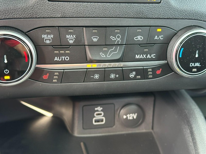 Ford Escape Vehicle Full-screen Gallery Image 15