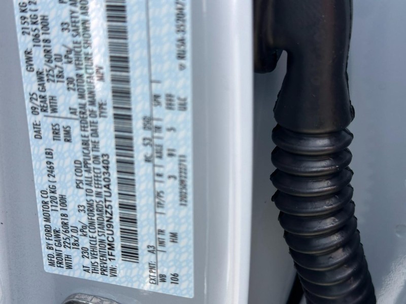 Ford Escape Vehicle Full-screen Gallery Image 17