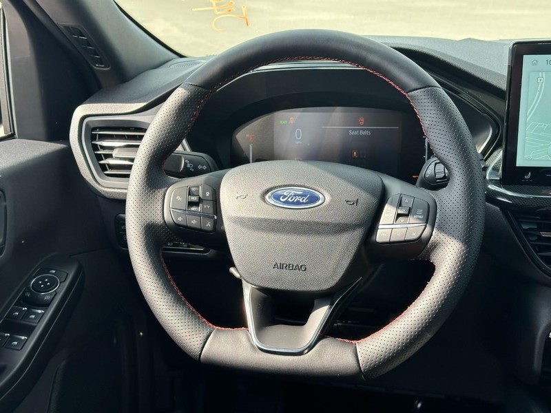 Ford Escape Vehicle Full-screen Gallery Image 6
