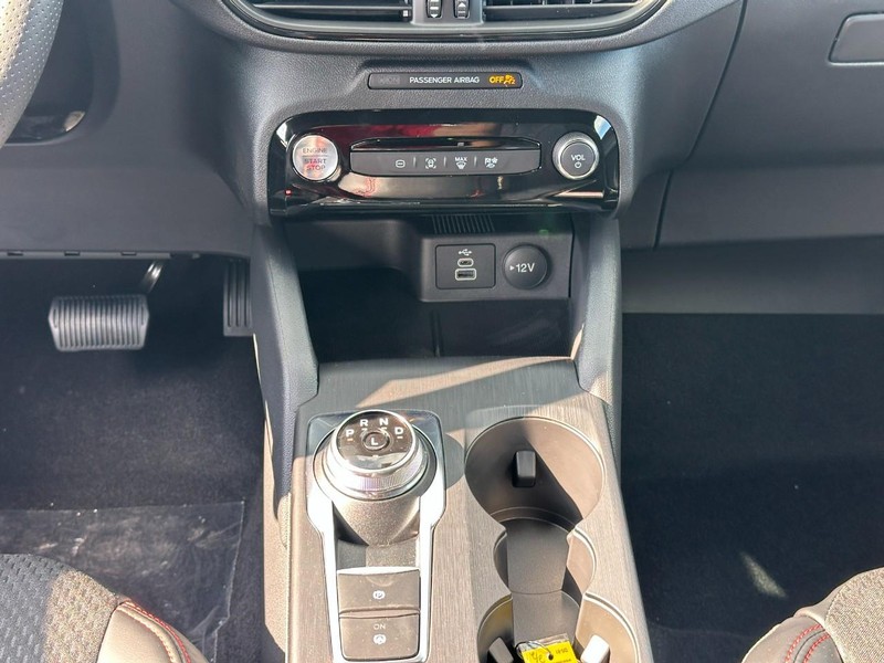 Ford Escape Vehicle Full-screen Gallery Image 8