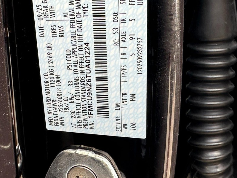 Ford Escape Vehicle Full-screen Gallery Image 14