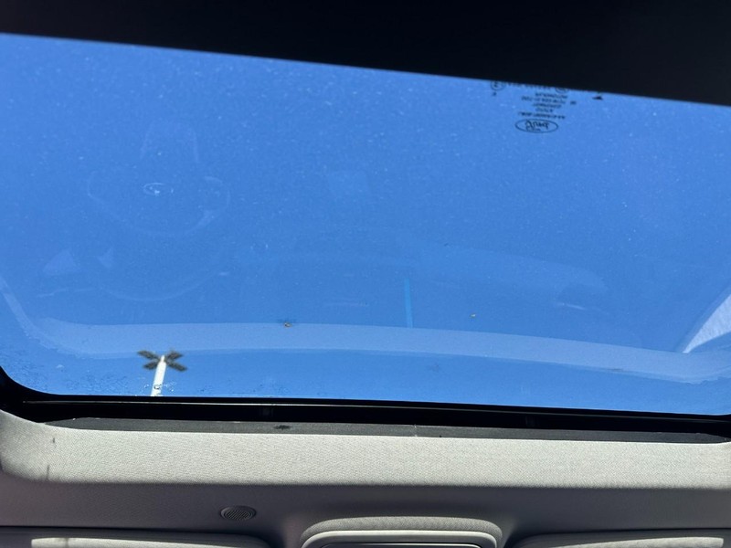 Ford Explorer Vehicle Full-screen Gallery Image 7