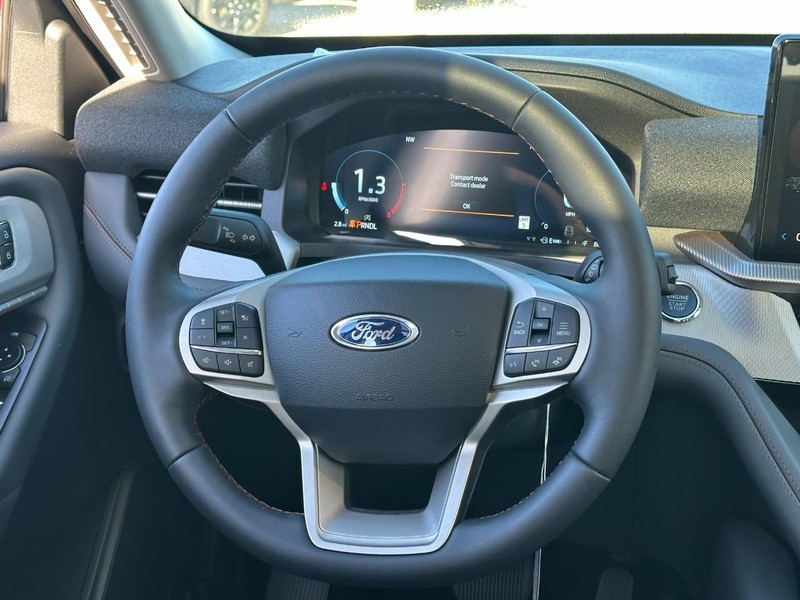 Ford Explorer Vehicle Full-screen Gallery Image 9