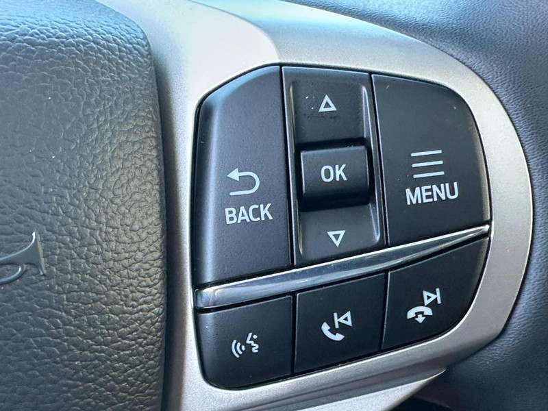 Ford Explorer Vehicle Full-screen Gallery Image 15