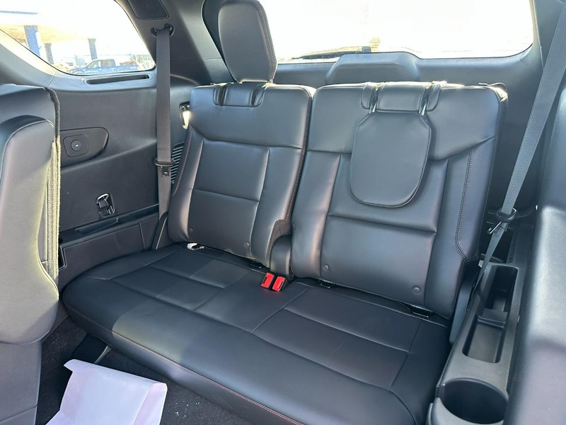 Ford Explorer Vehicle Full-screen Gallery Image 4