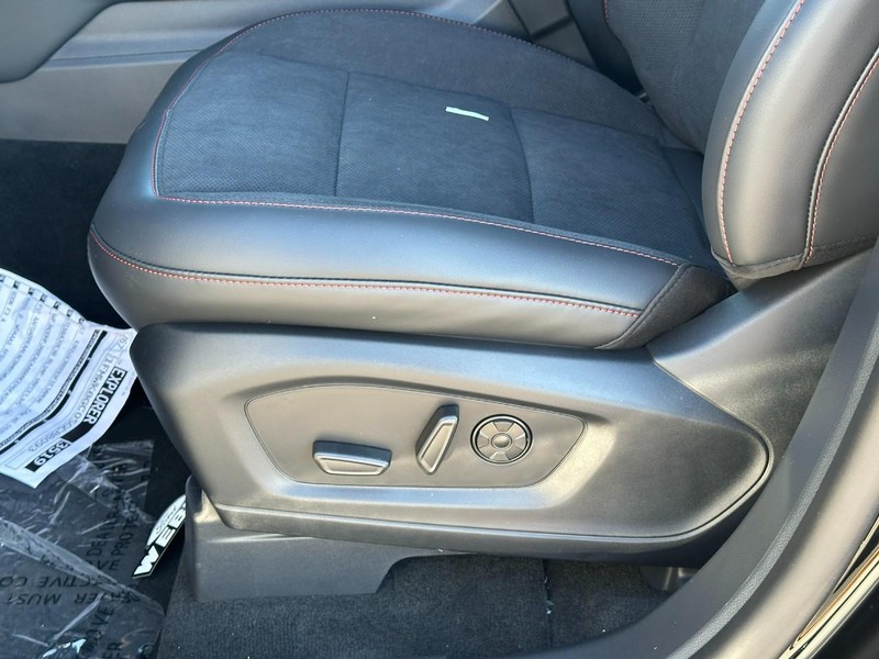 Ford Explorer Vehicle Full-screen Gallery Image 14