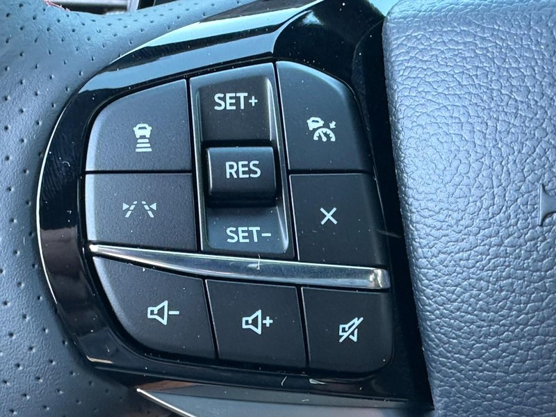 Ford Explorer Vehicle Full-screen Gallery Image 15