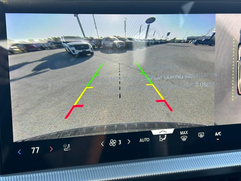 Ford Explorer Vehicle Full-screen Gallery Image 18