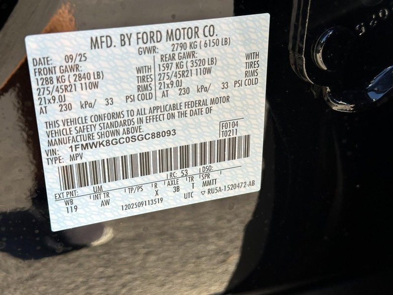 Ford Explorer Vehicle Full-screen Gallery Image 19