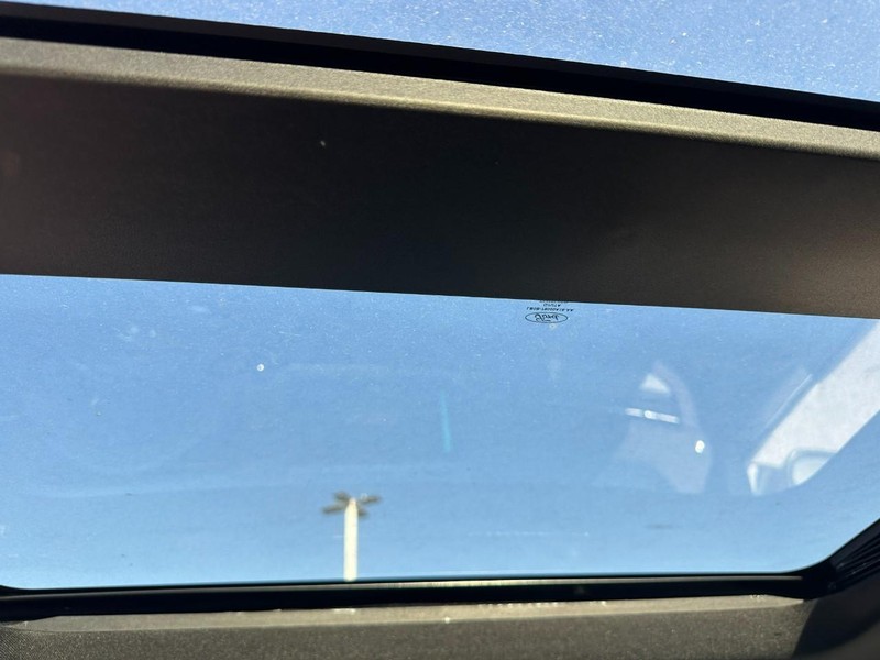 Ford Explorer Vehicle Full-screen Gallery Image 6