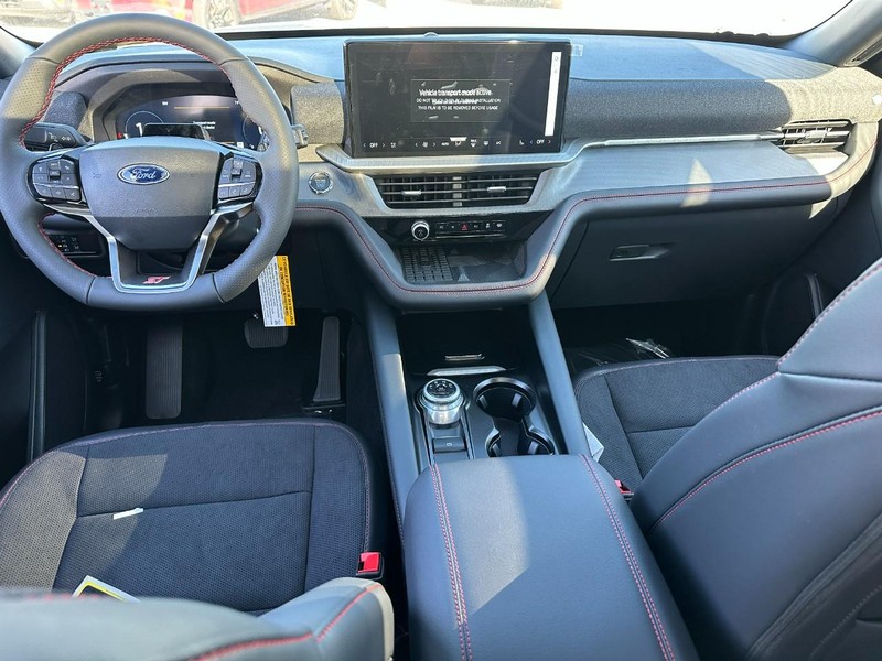 Ford Explorer Vehicle Full-screen Gallery Image 7