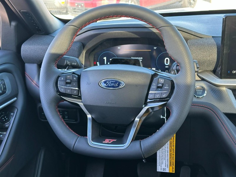 Ford Explorer Vehicle Full-screen Gallery Image 8