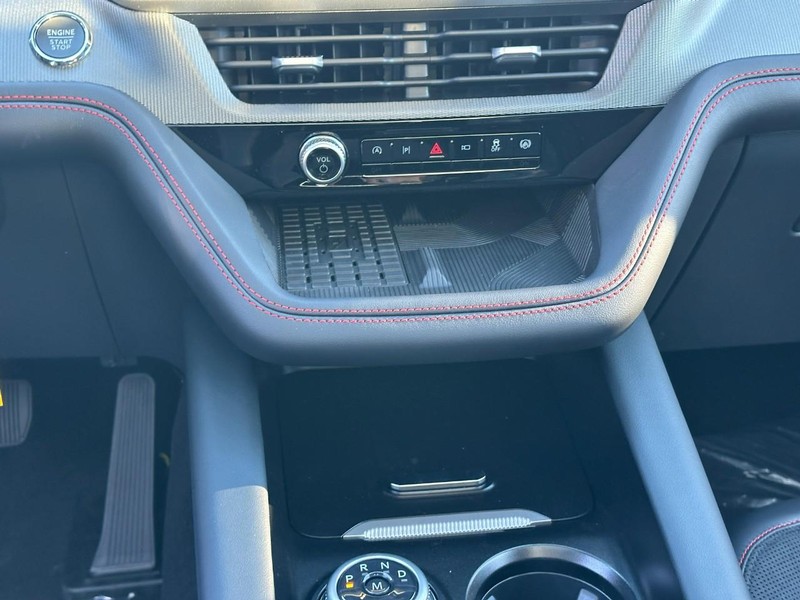 Ford Explorer Vehicle Full-screen Gallery Image 10