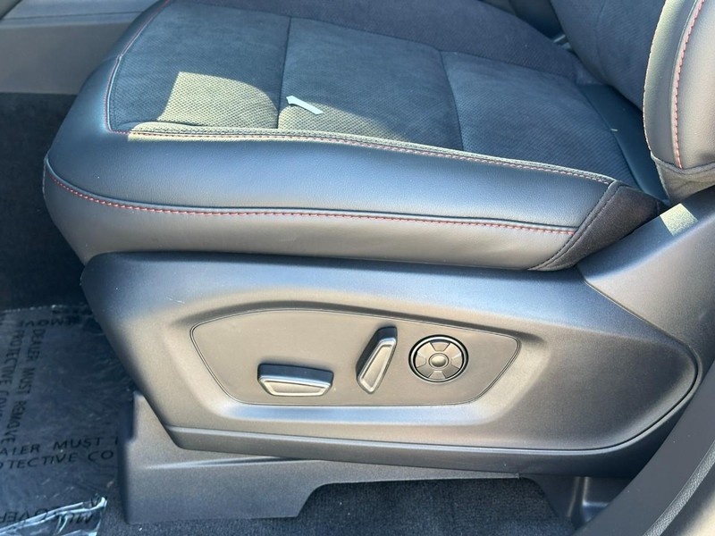 Ford Explorer Vehicle Full-screen Gallery Image 12