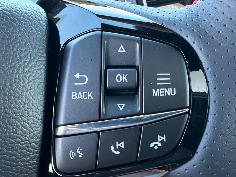 Ford Explorer Vehicle Full-screen Gallery Image 14