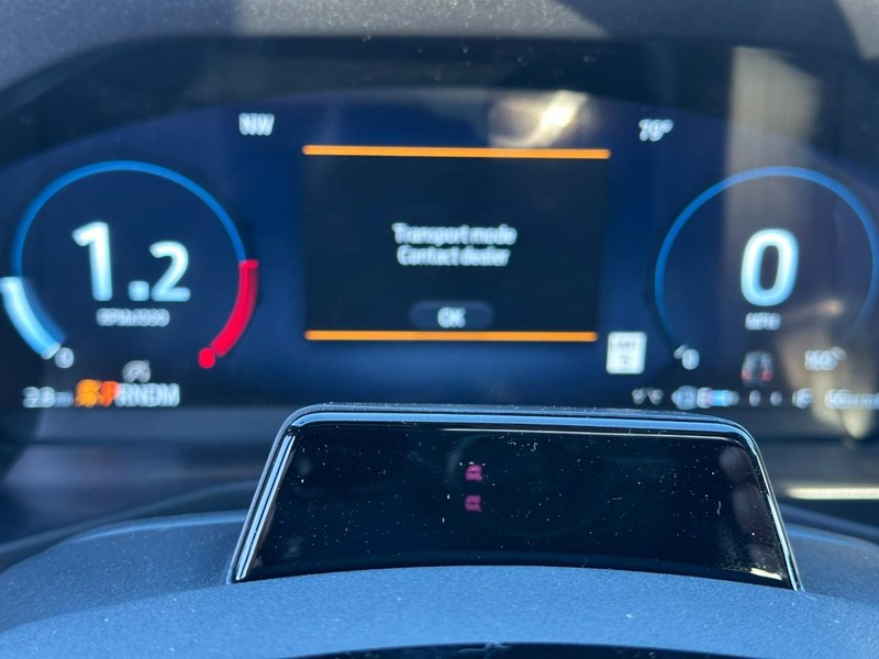 Ford Explorer Vehicle Full-screen Gallery Image 15