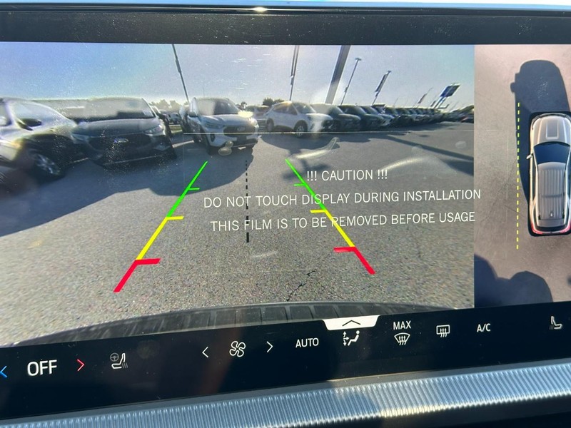 Ford Explorer Vehicle Full-screen Gallery Image 16