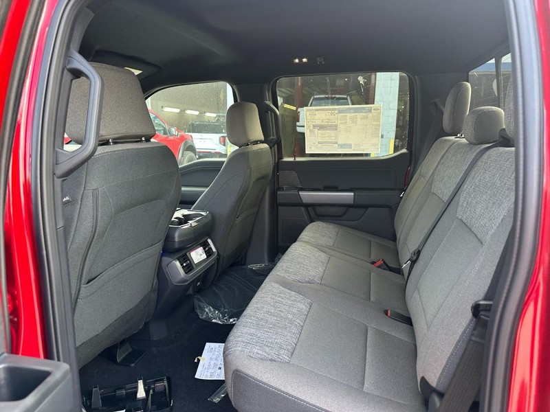 Ford F-150 Vehicle Full-screen Gallery Image 4