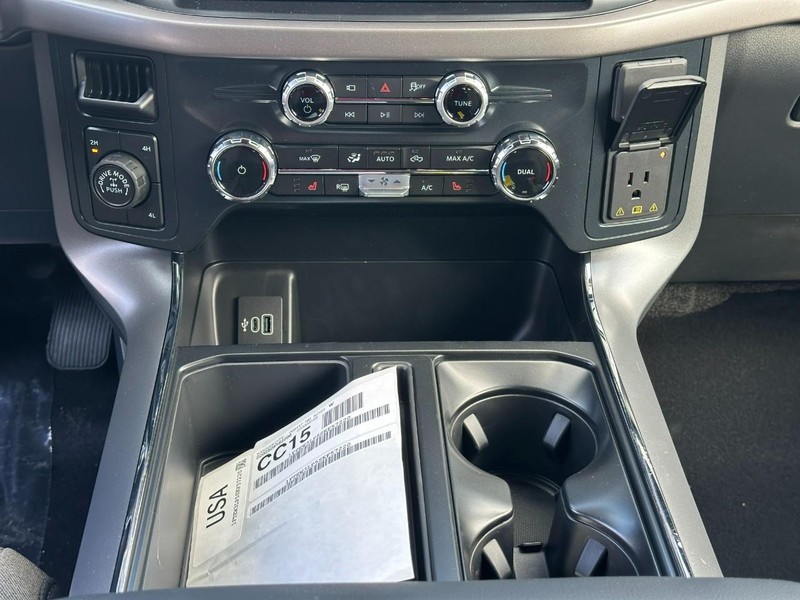 Ford F-150 Vehicle Full-screen Gallery Image 8