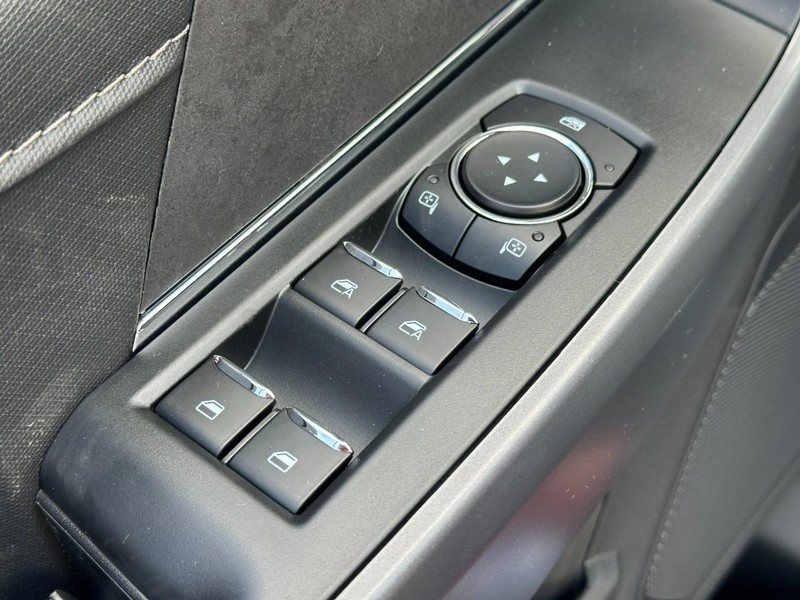 Ford F-150 Vehicle Full-screen Gallery Image 9