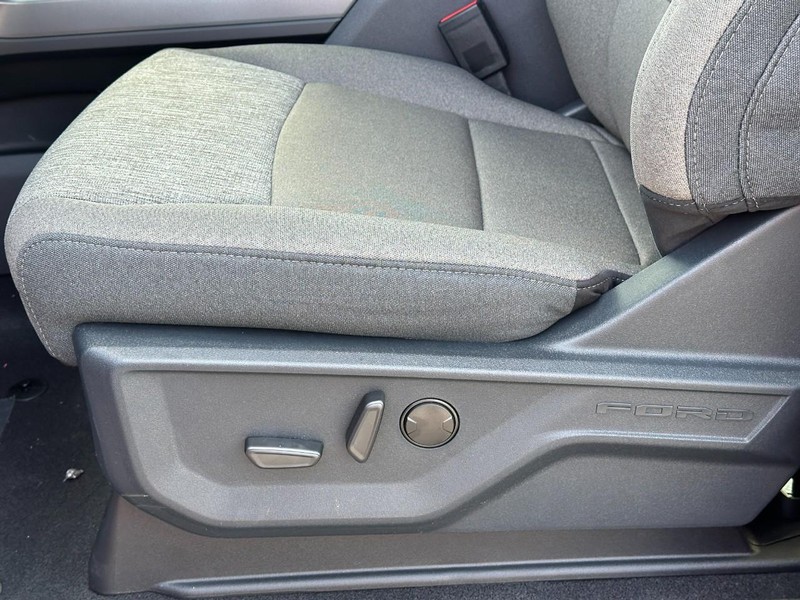 Ford F-150 Vehicle Full-screen Gallery Image 10