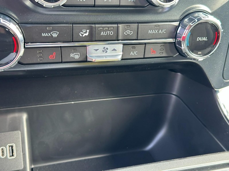 Ford F-150 Vehicle Full-screen Gallery Image 14