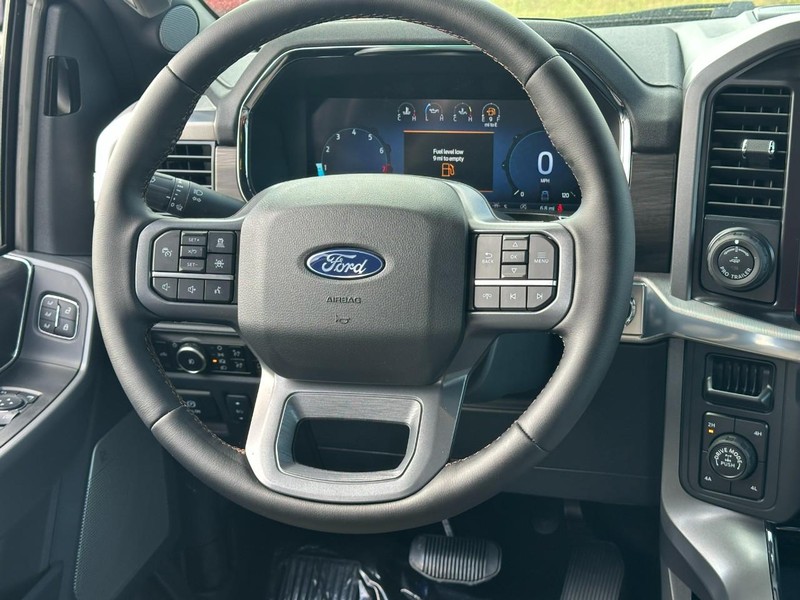 Ford F-150 Vehicle Full-screen Gallery Image 6