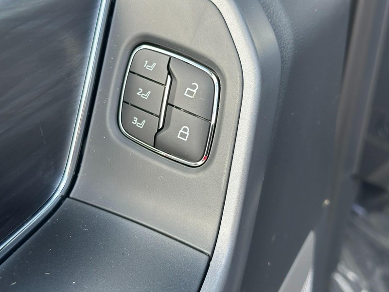 Ford F-150 Vehicle Full-screen Gallery Image 10