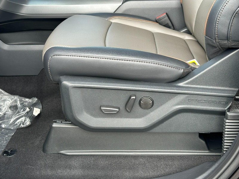 Ford F-150 Vehicle Full-screen Gallery Image 11