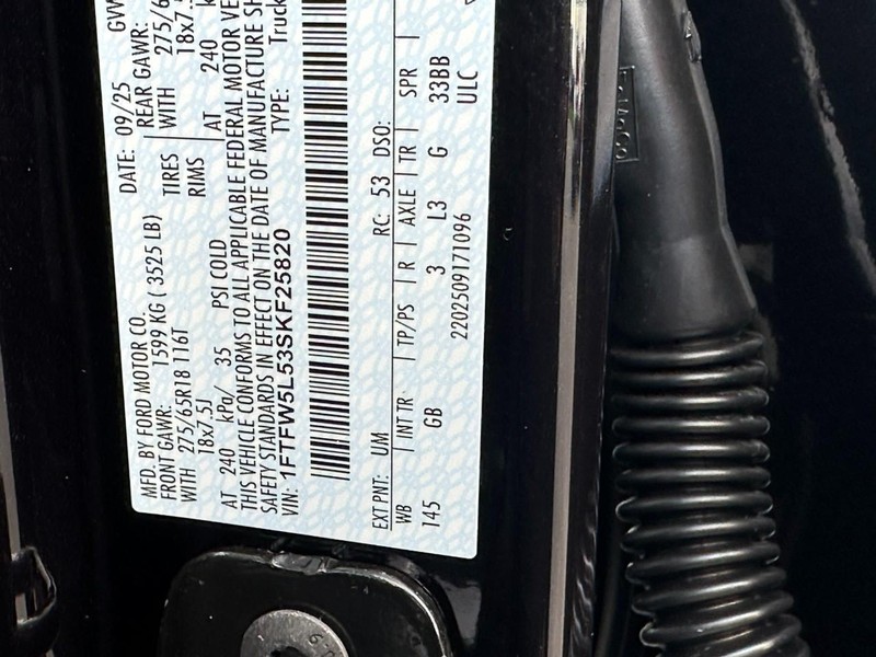 Ford F-150 Vehicle Full-screen Gallery Image 18