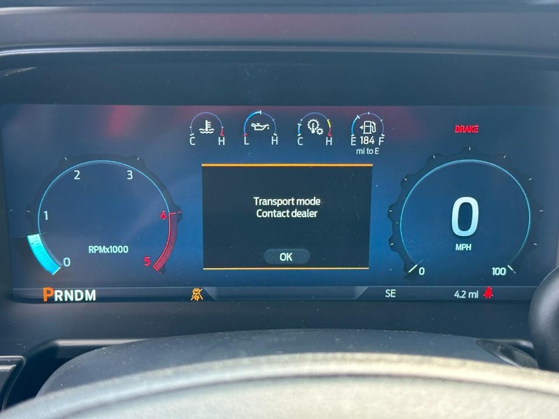 Ford Super Duty F-250 SRW Vehicle Full-screen Gallery Image 13