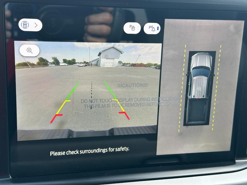 Ford Super Duty F-250 SRW Vehicle Full-screen Gallery Image 16