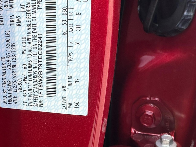 Ford Super Duty F-250 SRW Vehicle Full-screen Gallery Image 17