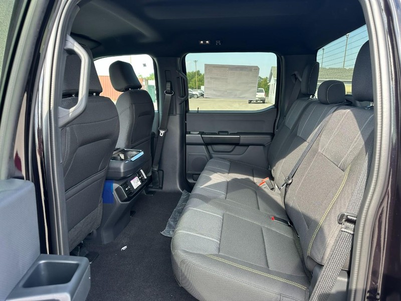 Ford F-150 Vehicle Full-screen Gallery Image 4