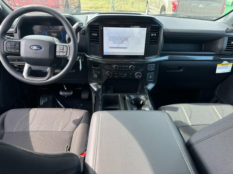 Ford F-150 Vehicle Full-screen Gallery Image 5