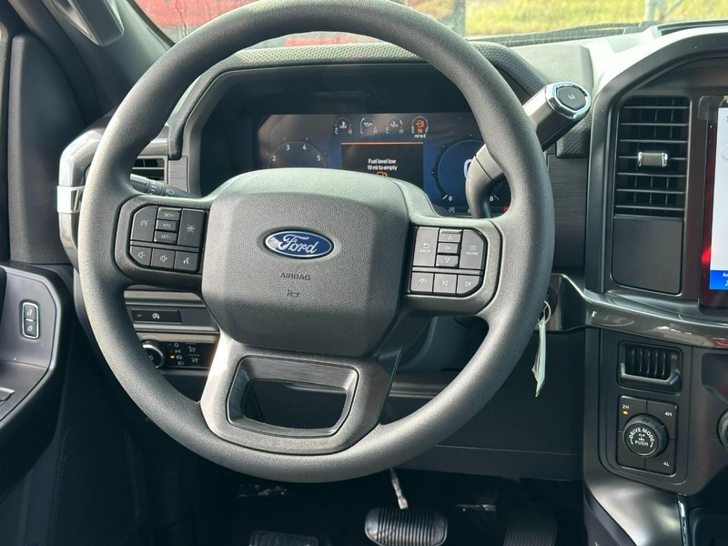 Ford F-150 Vehicle Full-screen Gallery Image 6
