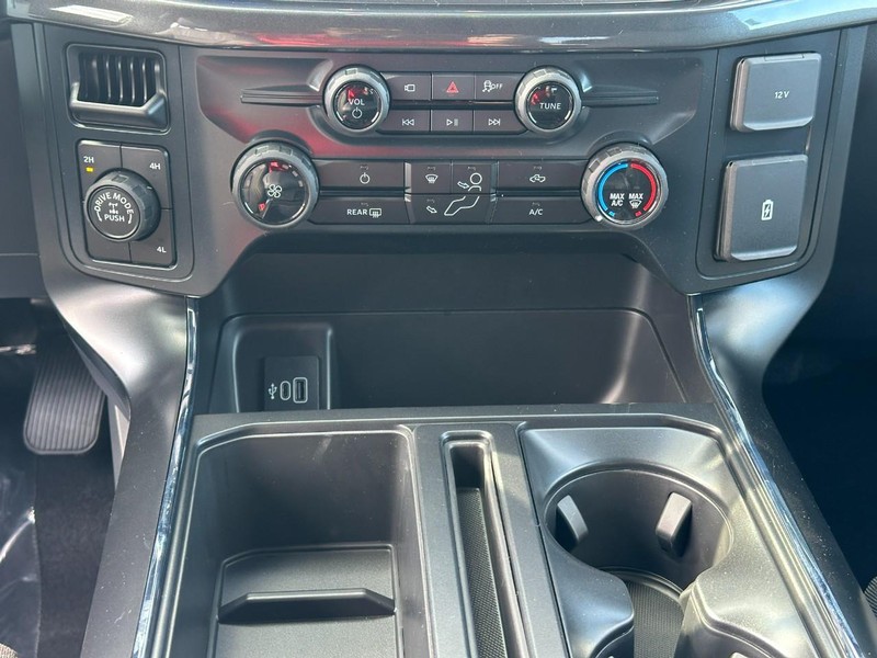 Ford F-150 Vehicle Full-screen Gallery Image 8