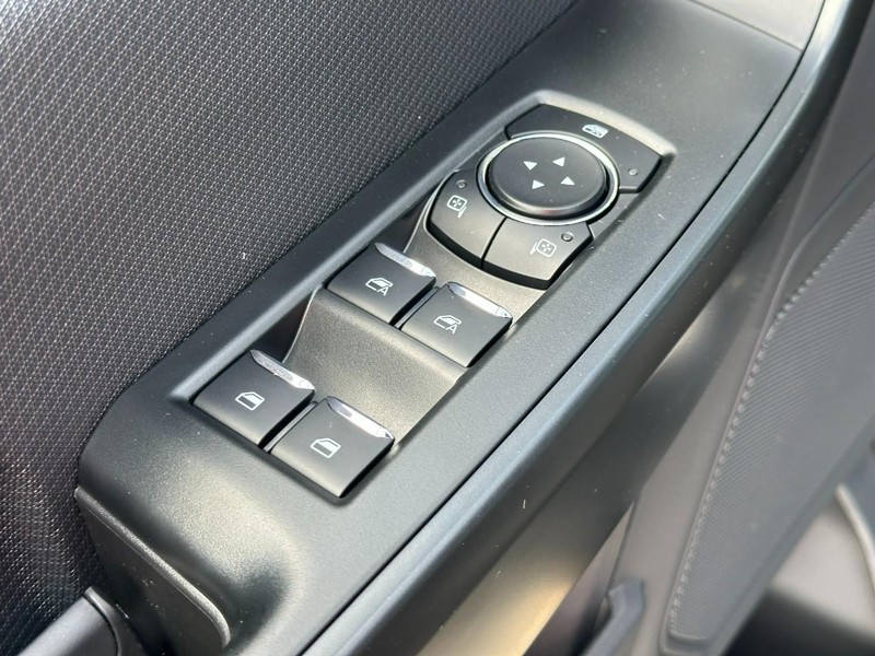 Ford F-150 Vehicle Full-screen Gallery Image 9