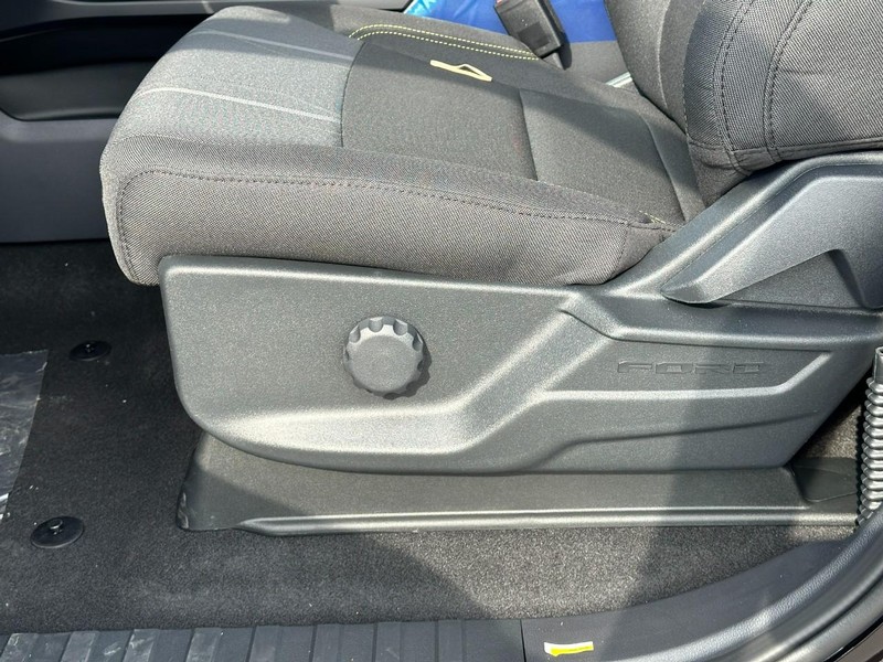 Ford F-150 Vehicle Full-screen Gallery Image 10