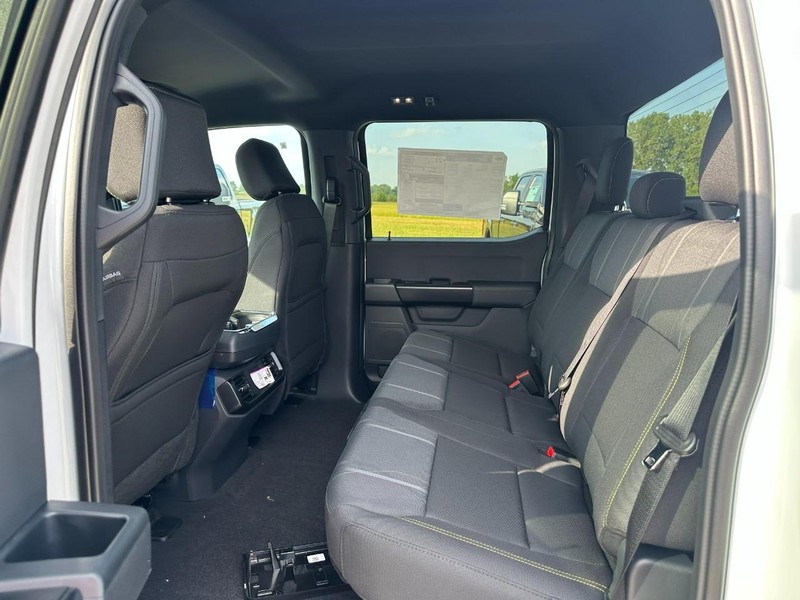 Ford F-150 Vehicle Full-screen Gallery Image 4