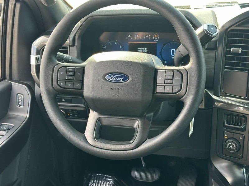 Ford F-150 Vehicle Full-screen Gallery Image 6