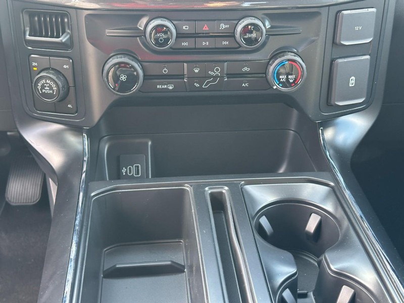 Ford F-150 Vehicle Full-screen Gallery Image 8