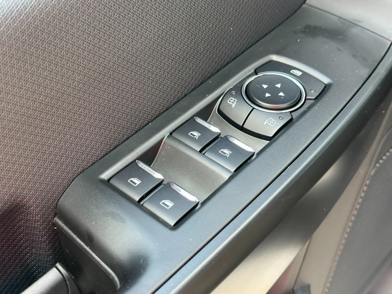 Ford F-150 Vehicle Full-screen Gallery Image 9