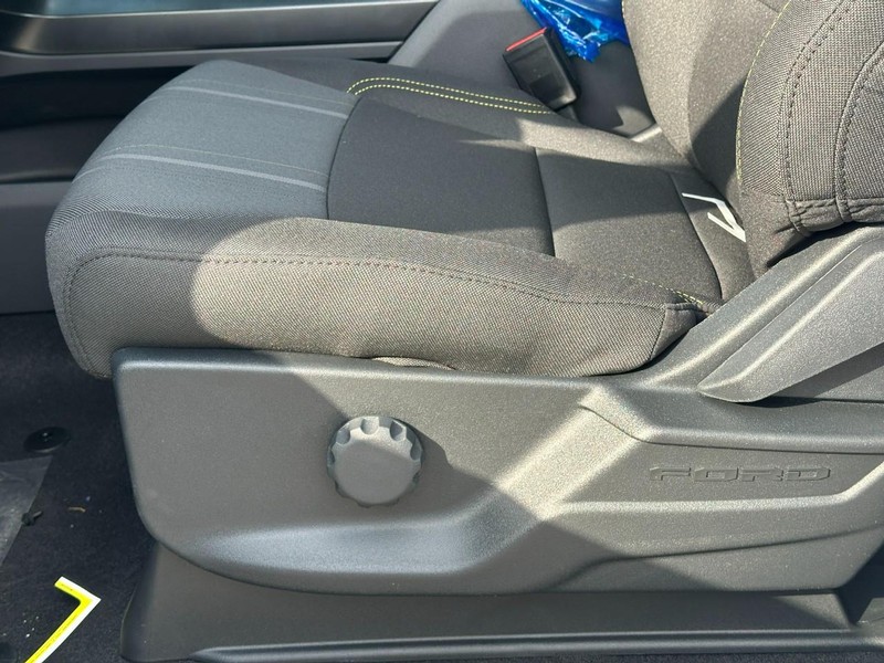 Ford F-150 Vehicle Full-screen Gallery Image 10