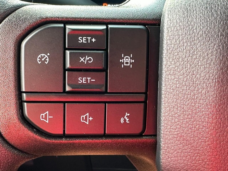 Ford F-150 Vehicle Full-screen Gallery Image 11